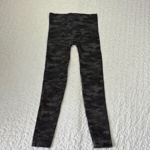 SPANX Dark Camouflage Leggings size small